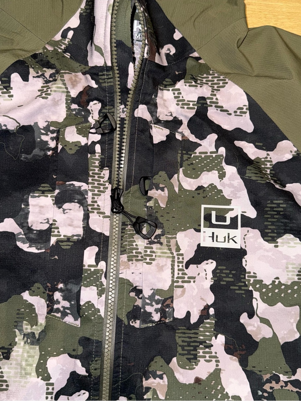 Huk Fishing Mens Camo Performance Rain Jacket SIZE MEDIUM LIKE NEW - Picture 3 of 5